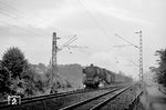 01 180 vom Bw Köln Bbf fährt mit einem Postexpresszug durch Niederbreisig. (07.1957) <i>Foto: Ernst Winter</i>