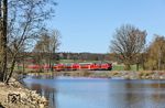 218 428 mit RE 4856 nach Hof am Rechenweiher bei Escheldorf. (07.04.2026) <i>Foto: Joachim Bügel</i>
