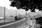 E 16 16 fährt mit P 1870 nach Rosenheim aus Kufstein. (07.1957) <i>Foto: Jürgen Hagemann</i>