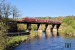 147 016 schiebt den RE 10908 nach Aachen über die Siegbrücke bei Rosbach. (22.04.2026) <i>Foto: Zeno Pillmann</i>