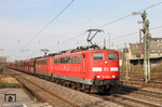 Eine weitere Zugleistung mit 2x 151 war GM 48420 von Oberhausen-West nach Mannheim-Rheinau, der gerade mit 151 126 und 151 133 den Bahnhof Düsseldorf-Rath durchfährt. (27.03.2012) <i>Foto: Joachim Bügel</i>