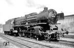 Die 01 mit der damals höchsten Ordnungsnummer, die Mühldorfer 01 240 (ex 02 008), im Bw München Ost. (13.08.1965) <i>Foto: Reinhard Gumbert</i>