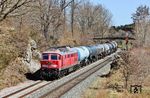 232 209 befördert den umgeleiteten EZ 45366 von Cheb nach Nürnberg Rbf an dem bekannten Fotopunkt in Reuth (b Erbendorf). (08.04.2026) <i>Foto: Joachim Bügel</i>