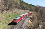 Auch der Blockabschnitt zwischen Windischeschenbach und Reuth (b Erbendorf) beträgt rund 8 km. Wegen der Durchschaltung des nördlichen Wärterstellwerks in Windischeschenbach musste 218 426 mit dem RE 4858 nach Hof vor dem Einfahrsignal warten, bis der vorausfahrende Güterzug in Reuth durchgefahren war. Ergebnis: 12 Minuten Zusatzverpätung für den RE. (08.04.2026) <i>Foto: Joachim Bügel</i>