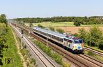 Am "Überführungsmittwoch" war diesmal der "Elefantenexpress" TRI 110 469 am Zug. Der gut 3 Stunden verspätete DLr 93623 aus Dortmund-Eving ist bei Langenfeld-Mehlbruch unterwegs. (29.04.2026) <i>Foto: Joachim Bügel</i>