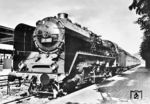 41 186 in einer Werkaufnahme der MF Esslingen auf Probefahrt im Großraum Stuttgart. Nach der Abnahmeuntersuchung am 02.06.1939 im RAW Eßlingen (Neckar) wurde sie dem Bw Stuttgart-Rosenstein zugeteilt. (05.1939) <i>Foto: Werkfoto</i>