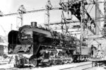 50 1590 wurde nach der Abnahme im RAW Frankfurt-Nied ab 09.09.1941 dem Bw 2 Frankfurt (Main) zugeteilt, aber bereits am 06.01.1942 an das Bw Kattowitz der RBD Oppeln weitergegeben. Nach dem Krieg verblieb sie als Ty5-33 bei der PKP. Anlässlich der Werksprobefahrt präsentiert sich die neue Lok auf dem Fabrikhof der Fa. A. Jung in Jungenthal bei Kirchen an der Sieg.  (09.1941) <i>Foto: Werkfoto</i>