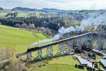 Der Sonderzug mit 58 1111 auf dem bekannten Markersbacher Viadukt. (18.04.2026) <i>Foto: Joachim Schmidt</i>