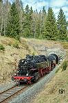 86 1333 und 86 1744 auf dem Weg nach Karlovy Vary (Karlsbad) am Novohamersky-Tunnel (252 m) zwischen Nové Hamry (Neuhammer b Karlsbad) und Nejdek (Neudek). (18.04.2026) <i>Foto: Joachim Schmidt</i>