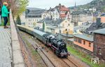Mit dem Sonderzug DRC 88727 von Schwarzenberg (Erzgeb) nach Thalheim nahm 58 1111 Abschied aus dem Erzgebirge, aufgenommen in der Einfahrt nach Aue (Sachs). Bleibt zu hoffen, dass nicht weitere 50 Jahre vergehen, bis die Lok hier wieder auftaucht. (19.04.2026) <i>Foto: Joachim Schmidt</i>