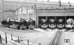 Die zwischen dem 27. Oktober und 27. November 1939 bei der Berliner Maschinenbau-AG fertiggestellten 44 244, 245, 246, 247, 248 und 249 präsentieren sich auf dem Werksgelände in Wildau bei Berlin. (11.1939) <i>Foto: Werkfoto</i>
