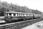 Der bei der Dessauer Waggonfabrik gebaute VT 137 241 mit VB 145 154 auf Werkprobefahrt. Im Februar 1937 wurde der Triebwagen bei der Rbd Regensburg in Dienst gestellt. Nach dem Krieg zeichnete ihn die DB in VT 36 500 um. Am 14.09.1965 wurde er beim Bw Wuppertal-Steinbeck ausgemustert. (12.1936) <i>Foto: Werkfoto</i>
