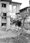 Der Angriff vom 4. November 1944 löste 100 Großfeuer, 300 mittlere und 500 kleine Feuer in Solingen aus, die Wasserversorgung brach zusammen, was die Löscharbeiten zusätzlich erschwerte. Erst in den späten Abendstunden erreichten die Feuer ihre größte Intensität. Trotz der widrigen Umstände gelang es der Solinger Feuerwehr, ein Zusammenlaufen der Brände und damit einen Flächenbrand zu verhindern. Bei dem Luftangriff starben mindestens 500 Menschen, besonders viele Tote wurden am Hauptbahnhof geborgen. (08.11.1944) <i>Foto: Karl Wolter</i>