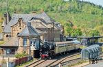 Nach der Ankunft in Goslar schlängelt sich der Leerreisezug mit 01 1104 aus dem Bahnhof zur Abstellung nach Oker. (02.05.2026) <i>Foto: Joachim Schmidt</i>