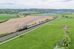 Die Güterzüge aus Ottbergen benötigten bis zu diesem Fotopunkt bei Reelsen rund 45 Minuten für die 27 km. 01 1104 schaffte es mit DRC 74201 zwar deutlich schneller, tat sich aber auf den letzten Kilometern bis Langeland auch schwer. (02.05.2026) <i>Foto: Joachim Schmidt</i>