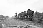 Am Einfahrvorsignal des Bahnhofs Rheine bekommt 012 074 mit E 1806 nach Essen 'Langsamfahrt erwarten' (Vr 2) signalisiert. (28.07.1971) <i>Foto: Wolfgang Bügel</i>