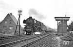 012 084 mit dem Saisonschnellzug D 1339 nach Emden am Schrankenposten 165b bei Rheine. (28.07.1971) <i>Foto: Wolfgang Bügel</i>