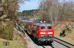 218 433 mit RE 4865 nach München nahe Reuth (b Erbendorf). (09.04.2026) <i>Foto: Joachim Bügel</i>