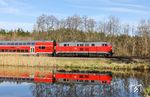218 416 (Krupp, Baujahr 1977) hat mittlerweile auch 49 Dienstjahre auf dem Buckel. Am Thurnerweiher bei Wiesau (Oberpf) war vor dem RE 4867 nach München davon nichts zu merken. (09.04.2026) <i>Foto: Joachim Bügel</i>