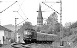 118 002 fährt mit E 3095 (Neckarelz - Würzburg) in Boxberg-Wölchingen ein.  (07.05.1977) <i>Foto: Burkhard Wollny</i>