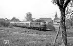 118 038 mit E 2655 (Heidelberg - Würzburg) bei Hirschlanden. (07.05.1977) <i>Foto: Burkhard Wollny</i>