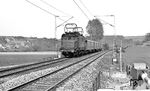 144 070 mit einem Personenzug nach Lauda bei Grünsfeld. (07.05.1977) <i>Foto: Burkhard Wollny</i>