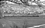 144 070 mit einem Personenzug auf der Fahrt von Lauda nach Würzburg bei Wittinghausen. (07.05.1977) <i>Foto: Burkhard Wollny</i>