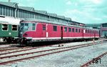 Der ET 11 war die erste elektrische Triebwagen-Bauart im Fernschnellzugnetz (FD) der Vorkriegs-Reichsbahn. Die für 160?km/h ausgelegten zweiteiligen Triebwagen waren zunächst für die in Umstellung auf elektrischen Betrieb begriffene Strecke München–Berlin vorgesehen. Ab ihrer Auslieferung waren die drei Triebwagen im Bahnbetriebswerk München Hbf beheimatet und kamen ab dem 15. Mai 1935 als FDt zwischen Stuttgart, München und Berchtesgaden zum Einsatz. Durch das beschränkte Platzangebot gab es aber immer wieder Probleme für einen sinnvollen Einsatz, und so wurden die Triebwagen 1961 abgestellt. Im Mai 1964 wurde der ausgemusterte ET 11 im AW Stuttgart-Bad Cannstatt angetroffen. Dort wurde er zum Bahndienstfahrzeug Mü 5015ab, später Mü 1001/1002 umgebaut und trug ab 1968 die EDV-Nummer 723 001. (09.05.1964) <i>Foto: Rolf Hahmann</i>