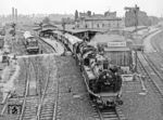 Neben dem Gebäude der Aufsicht unmittelbar am Ende des Bahnsteiges Gleis 3 hatte der Sonderzug mit 75 515 und 62 015 nun das richtige Gleis in Döbeln Hbf gefunden. (12.06.1977) <i>Foto: Karsten Risch</i>