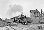 Nachdem die DB die letzten Loks der Baureihe 03 beim Bw Ulm bereits im Juli 1972 verabschiedete, folgten im August 1979 die letzten 03er der Rbd Magdeburg. Mit einem Sonderzug fährt 03 2117 aus dem Bahnhof Staßfurt. (25.08.1979) <i>Foto: Karsten Risch</i>