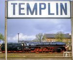 Im Mai 1982 feierte die Rbd Greifswald das 140-jährige Eisenbahn-Jubiläum. Die BV Greifswald des DMV veranstaltete neben einer Sonderfahrt von Eberswalde nach Templin im Bahnhof Templin eine Fahrzeugaustellung auf der u.a. 01 0526 zu sehen war. (08.05.1982) <i>Foto: Karsten Risch</i>