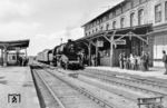 Für die Rückfahrt nach Eberswalde hat 50 3511 den Sonderzug im Bahnhof Templin bespannt. (08.05.1982) <i>Foto: Karsten Risch</i>
