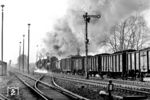 52 8124 (Bw Kamenz) kachelt mit einer unbekannten Schwesterlok durch die Lausitz. (02.1982) <i>Foto: Karsten Risch</i>