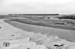 Blick aus dem Wattenmeer am Morsum Kliff auf eine unbekannte Altonaer 03, die mit E 1775 soeben die Insel Sylt erreicht.  (09.1966) <i>Foto: Jürgen Hagemann</i>