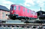 Während die beiden Schwesterfahrzeuge ET 11 02 und ET 11 03 verschrottet wurden, "überlebte" ET 11 01 als Bahndienstfahrzeug "Mü 5015". Das Bild zeigt den zum Funkmesswagen umgebauten Triebwagen im AW Bad Cannstatt. Nach seiner Ausmusterung am 25.02.1971 übernahm die DGEG das Fahrzeug und versetzte es wieder weitgehend in den Originalzustand in der zweifarbigen Reichsbahn-Lackierung weinrot/beige. (08.1966) <i>Foto: Rolf Hahmann</i>