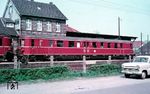 VT 25 505 auf der eingleisigen Nebenbahn von Münster (Westf) über Warendorf nach Rheda-Wiedenbrück im Bahnhof Beelen.  (08.1965) <i>Foto: Rolf Hahmann</i>