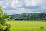 In Erinnerung an die alte Kasselaner 01.10-Leistung des D 397 (Köln - Kassel) brettert 01 1104 vor Sonderzug DRC 74200 bei Langschede durchs Ruhrtal (16.05.2026) <i>Foto: Joachim Schmidt</i>