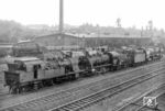 Blick in das wenig bekannte Bw Recklinghausen Hbf. Links steht die hier beheimatete 78 444, es folgt eine 55.25, sowie 01 008 aus Osnabrück. (1953) <i>Foto: Manfred van Kampen</i>