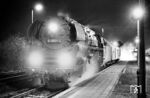 Im letzten regulären Einsatzmonat als ölgefeuerte Lok beim Bw Saalfeld (Saale) hat 01 0531 mit dem P 4009 den Bahnhof Göschwitz erreicht.  (13.11.1981) <i>Foto: Thomas Fischer</i>