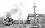 Im Bahnhof Lichtenstein (Sachs) rangiert die Glauchauer 50 3672 den N 63645 (St. Egidien - Stollberg). (02.03.1984) <i>Foto: Thomas Fischer</i>