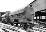 Nagelneue Privat-Kesselwagen für die Germania-Brauerei, gebaut bei Orenstein&Koppel in Dortmund. Noch um 1960 gehörte die Germania-Brauerei F. Dieninghoff GmbH in Münster mit einem Jahresausstoß von 600.000 Hektolitern zu den großen Brauereien der Bundesrepublik. Die Germania-Brauerei fusionierte 1963 mit der Dortmunder Union-Brauerei. Das münsteraner Unternehmen wurde als eigenständige GmbH und Betriebsstätte der Dortmunder Brauerei bis 1984 weitergeführt. (24.02.1969) <i>Foto: Werkfoto</i>