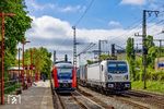 Die Baureihe 188 gehört zur Bombardier Traxx-Familie, eine von Adtranz entwickelte Plattform für elektrische und dieselelektrische Lokomotiven für den Einsatz in ganz Europa. 188 112 der Northrail GmbH Hamburg trifft mit einem Güterzug nach Flensburg in Elmshorn auf einen LINT41-Triebwagen der AKN. (04.05.2026) <i>Foto: Thorsten Eichhorn</i>