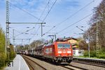 Neben vielen privaten Güterverkehrsunternehmen ist auch DB-Cargo ab und zu noch mit Güterzügen auf der Strecke von Flensburg nach Hamburg vertreten. Hier befördert 185 324 den EZ 44755 (Fredericia - Maschen) durch Owschlag. (17.04.2026) <i>Foto: Thorsten Eichhorn</i>