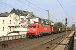 Ein weiterer umgeleiter Güterzug mit 152 025 auf der Reisebahn in Düsseldorf-Oberbilk, Fahrtrichtung Hauptbahnhof. (08.04.2011) <i>Foto: Wolfgang Bügel</i>