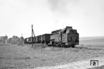 Durch die Intervention einiger Anlieger fiel die Schmalspurbahn Eisfeld–Schönbrunn 1946 nicht dem sowjetischen Reparationsabbau zum Opfer. Da die Bahn seit jeher vom Güterverkehr lebte, erfolgte schon am 23. September 1967 die Einstellung des Personenzugverkehrs. Am 1. Dezember 1970 wurde die Strecke in ein Streckenrangiergleis mit drei Rangierbezirken umgewandelt. Der Verkehr auf der Schmalspurbahn endete am 31. März 1973. Im Sommer 1971 ist 99 7236 mit einem Rollwagenzuug von Eisfeld nach Schönbrunn bei Brünn (Thür) unterwegs. (31.07.1971) <i>Foto: Wolfgang Bügel</i>