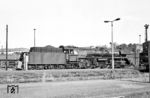 Etwas überraschend für den Fotografen huschte dann eine der letzten P 10 des Bw Saalfeld (Saale) vorbei. Es sollte dann auch das einzige Bild einer betriebsfähigen Reichsbahn 39er bleiben. Vier Wochen später wurde 39 1034 wegen eines Radreifenbruchs abgestellt. (02.08.1971) <i>Foto: Wolfgang Bügel</i>