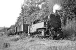 99 7237 zwischen Brünn (Thür) in Eisfeld. Aus den bereits genannten Gründen fehlen leider die interessanten Ortsdurchfahrten der Bahn in Brattendorf und Brünn. Dies war im Jahr 1971 für einen westdeutschen Schüler einfach zu heikel. Schließlich wollte man die belichteten Filme auch wieder nach Hause bringen. (04.08.1971) <i>Foto: Wolfgang Bügel</i>