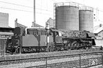 01 0526 hatte die Familie mit dem D 200 von Eisenach wieder in den Westen gebracht. Nach der Ankunft in Bebra wurden die Wasservorräte ergänzt. (08.08.1971) <i>Foto: Wolfgang Bügel</i>