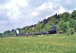 WLE Lok 122 mit Schiebelok Lok 33 an einem Sonderzug auf der WLE bei Völlinghausen zwischen Erwitte und Anröchte. (17.05.1969) <i>Foto: Ulrich Hesse</i>
