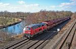 Die letzte 225 im Ruhrgebiet war die Oberhausener 225 117, die hier den Güterzug 61298 von HKM nach Horlecke bei Fröndenberg an der Ruhr befördert. (18.03.2013) <i>Foto: Joachim Schmidt</i>